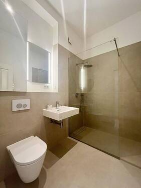 modernes Badezimmer - 