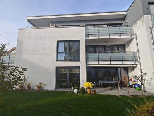 Haus Fokus auf Wohnung 1 OG - 4 Zimmer Etagenwohnung zum Kaufen in Holzgerlingen