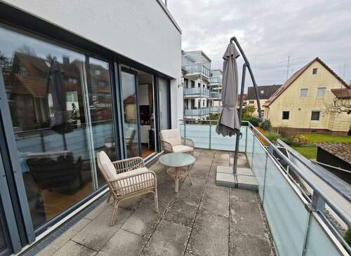 Balkon mit Sitzgruppe - Etagenwohnung mit 119,30 m&sup2; in Holzgerlingen zum Kaufen
