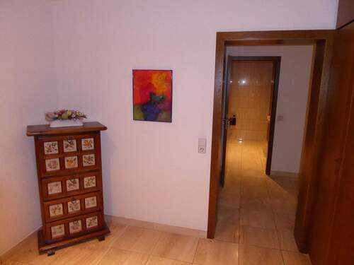 Flur mit Durchgang zum Schlafbereich/Bad.JPG - 