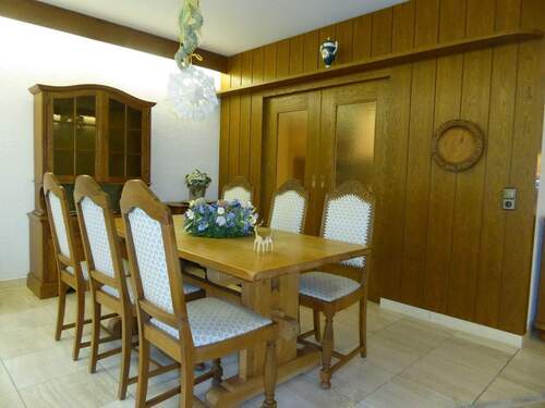 Essplatz mit Schiebetür zur Küche geschlossen.JPG - Etagenwohnung mit 125,00 m&sup2; in Dortmund zur Miete