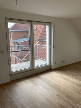 Wohnzimmer Blick zum Balkon - 