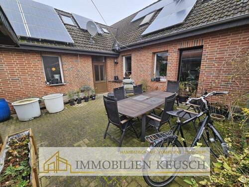 Große Terrasse am Haus - Doppelhaushälfte mit 145,10 m&sup2; in Twistringen zum Kaufen