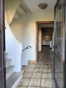 Flur mit Treppe Diele - 