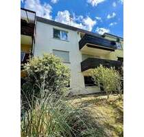 2-Fam.-Haus + Souterrain-Einheit mit Garten, Balkonen, 2 Garagen in top Lage in Zirndorf