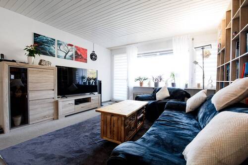 Das helle Wohnzimmer - Helle 4-Zimmer-ETW mit Loggia am Waldrand von Wyhlen