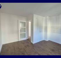 Helle 2-Zimmer-Wohnung - renoviert, guter Schnitt, Essküche, Tageslichtbad mit Wanne - Singen (Hohentwiel)