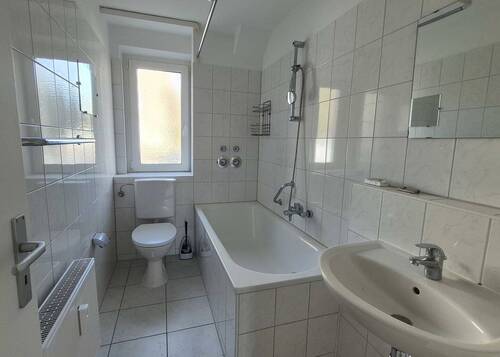 Bad - 2 Zimmer Etagenwohnung in Singen (Hohentwiel)