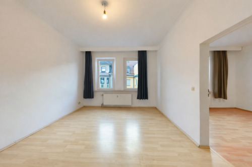 Wohnzimmer - 2 Zimmer Etagenwohnung zum Kaufen in Nürnberg