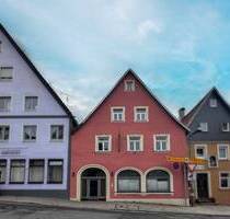 Gewerbe und Wohnen vereint - Vielseitiges Investment mit Ausbaupotenzial in Hollfeld
