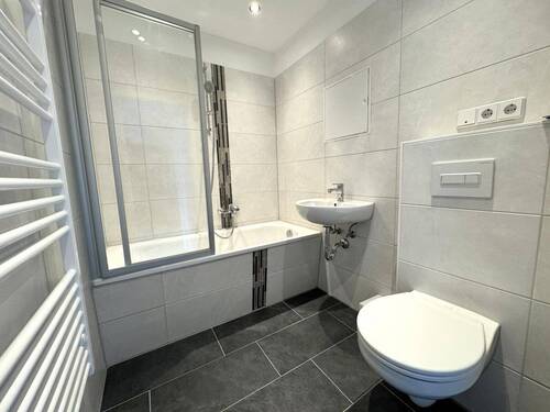 Badezimmer - Etagenwohnung mit 70,20 m² in Chemnitz zur Miete