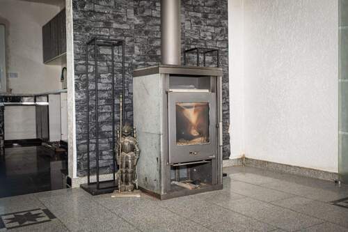 Kamin im Wohnzimmer - Einfamilienhaus mit 87,00 m² in Geroda zum Kaufen