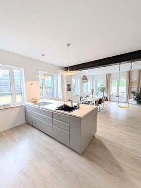 Bild 1 - Exklusive Familienoase in naturnaher Lage - neuwertiges Wohnen auf höchstem Niveau