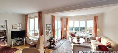 Stilvolles Wohnzimmer mit Parkettfußboden - 5 Zimmer Mehrfamilienhaus, Wohnhaus zum Kaufen in Rastede