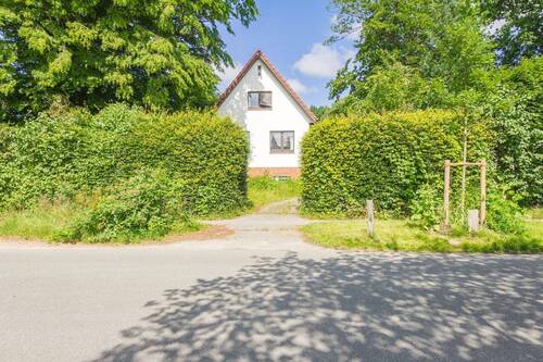 Einfahrt - 4 Zimmer Einfamilienhaus zum Kaufen in Hamburg