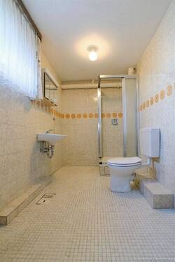 Duschbad im Keller - 