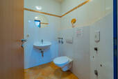 WC über Treppenhaus erreichbar - 