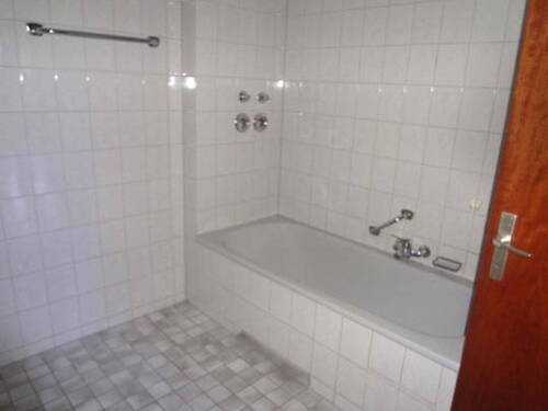 Badezimmer - Etagenwohnung mit 89,10 m² in Schömberg zum Kaufen