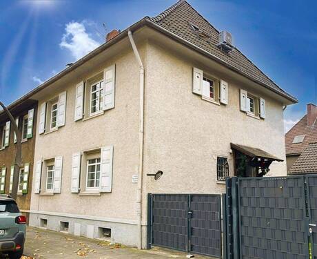 Vorderfront - Ein Zuhause mit Seele und Charme - Historisches Zweifamilienhaus mit Garten, Sauna und Garage