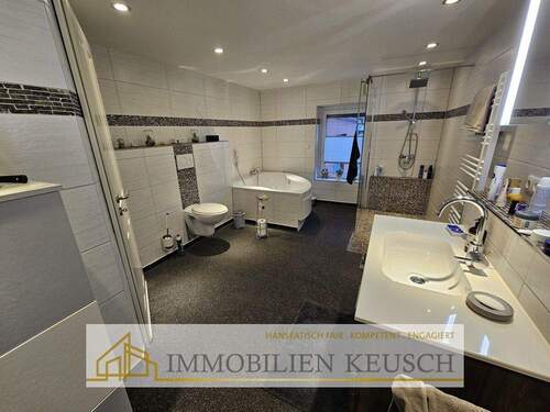 Modernes Badezimmer Wohnhaus EG - 