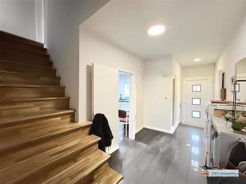 Hauseingang / Flur - 5 Zimmer Reihenmittelhaus zum Kaufen in Köln