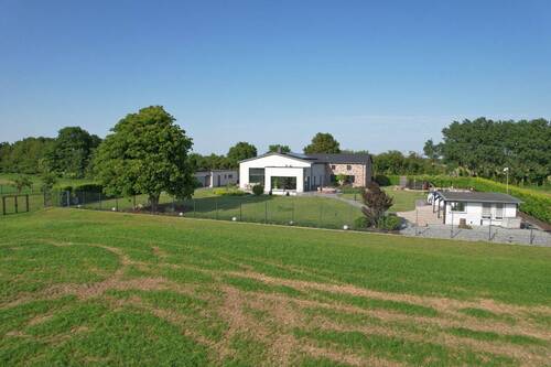 Luftbild Westansicht - Einfamilienhaus mit 507,00 m&sup2; in Stäbelow zum Kaufen