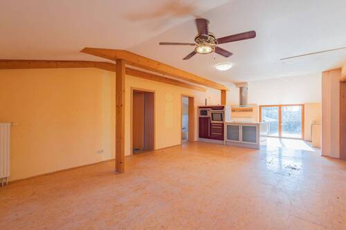 OG: Wohnzimmer und Küche - 