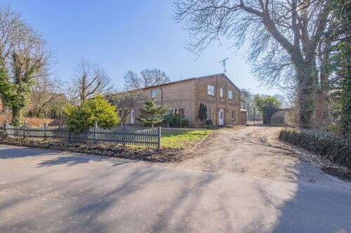 Ansicht Haus - 8 Zimmer Mehrfamilienhaus, Wohnhaus zum Kaufen in Erfde