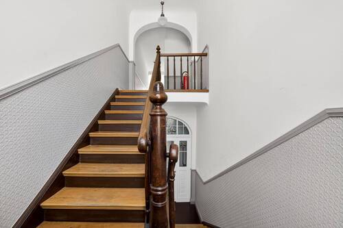 Treppenhaus - 3 Zimmer Etagenwohnung zur Miete in Trier