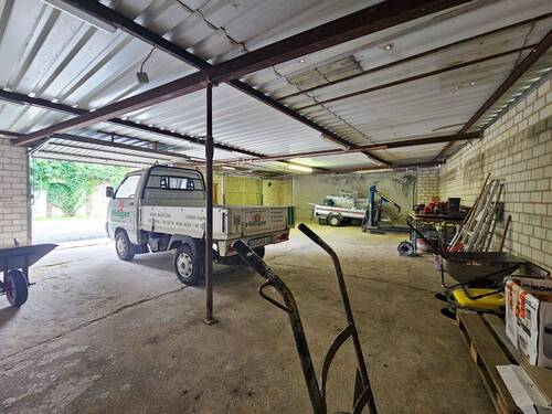 Große Garage - 