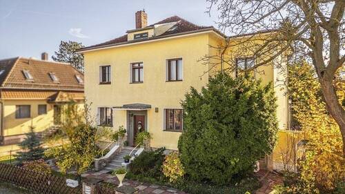 seitlicher Blick auf das Haus - Ein Zuhause für Generationen - Großzügiges Zweifamilienhaus mit Einliegerwohnung