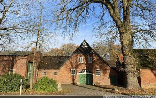 Ansicht der Hofstelle von der Strasse - 