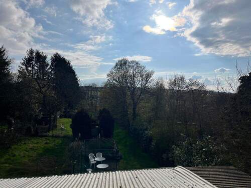 Blick in den Garten - Wohnung in zentraler und dennoch ruhiger Lage von Riegelsberg - mit Garten wenn gewünscht
