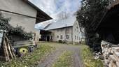 Bauernhaus mit angrenzender Scheune und Carport - Altbestand mit weitläufigen Nutzflächen