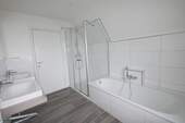 Vollbad mit Wanne u. Dusche.JPG - 