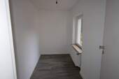Zimmer im EG, ca. 8 m².JPG - 