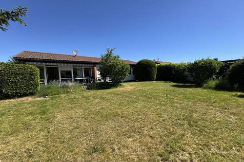 Ansicht - Bezugsfrei! Großzügiges 4-Zimmer-EFH mit Garten, Terrasse & Hobbyräumen