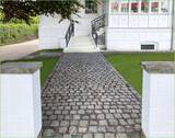 Gepflasteter Weg zum Haus - 6 Zimmer Einfamilienhaus in Friedrichstadt