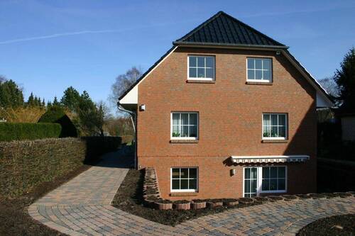 Das Haus Frontansicht - 5 Zimmer Etagenwohnung in Norderstedt