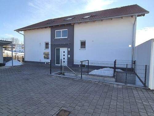 Ansicht Nordosten - Neuwertige 3-Zimmer-ETW im Dachgeschoss mit Loggia in ruhiger, stadtnaher Lage von Bad Kötzting