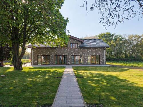 Außenansicht Gästehaus - 9 Zimmer Einfamilienhaus in Hürth