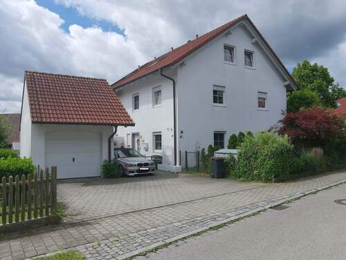 Ansicht Nordosten - Reserviert - Geräumige Doppelhaushälfte in ruhiger Siedlungslage