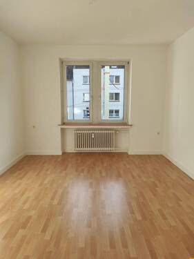 Frisch gestrichen + neue Fußl. - 