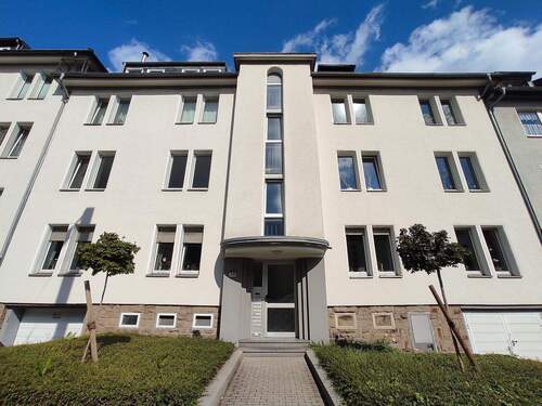 Gepflegtes Mehrfamilienhaus - 