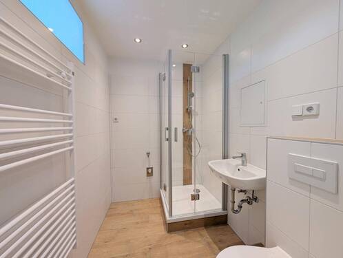 Badezimmer - 3 Zimmer Etagenwohnung zur Miete in Chemnitz