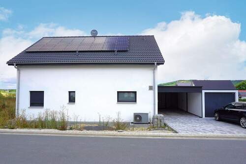 Außenansicht - 5 Zimmer Einfamilienhaus zum Kaufen in Michelau