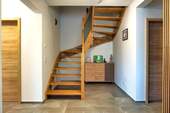 Treppe ins Obergeschoss - 