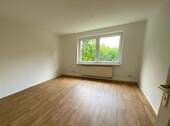 Musterbild Wohnzimmer - Etagenwohnung mit 31,90 m² in Suhl zur Miete