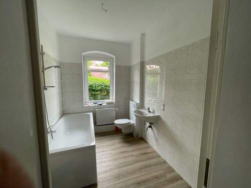 Bad mit Wanne - Etagenwohnung mit 98,00 m² in Dresden zur Miete