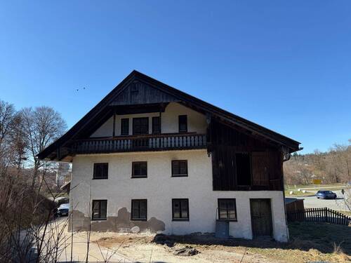 Ansicht - Kernsanierungsbedürftiges Einfamilienhaus mit großem Grundstück in Traunstein.